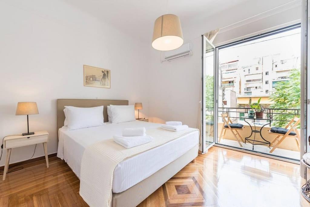 Appartamento Casa Pamisou near Attiki metro station Atene Esterno foto