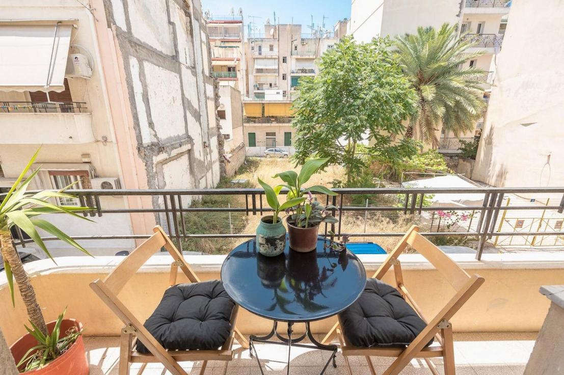 Appartamento Casa Pamisou near Attiki metro station Atene Esterno foto