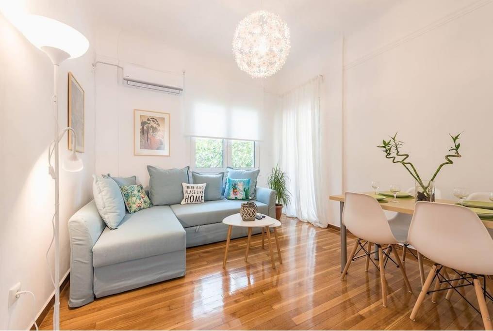 Appartamento Casa Pamisou near Attiki metro station Atene Esterno foto