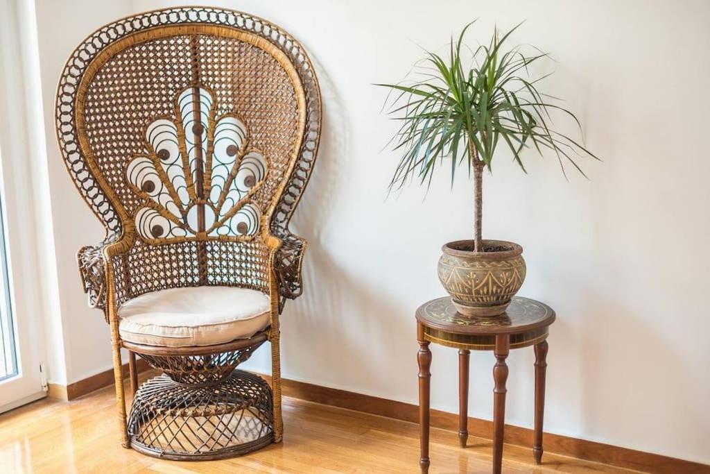 Appartamento Casa Pamisou near Attiki metro station Atene Esterno foto