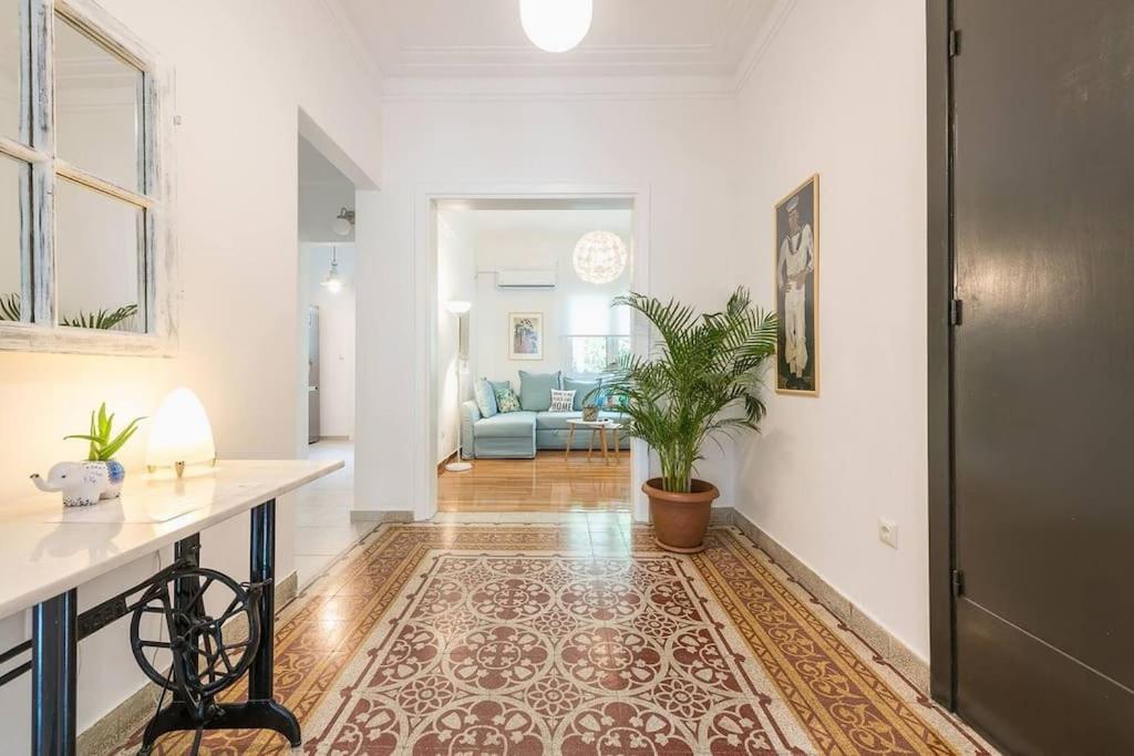 Appartamento Casa Pamisou near Attiki metro station Atene Esterno foto