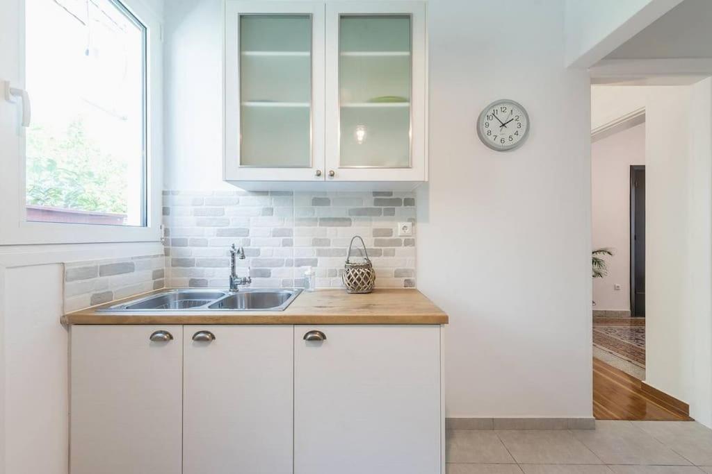 Appartamento Casa Pamisou near Attiki metro station Atene Esterno foto