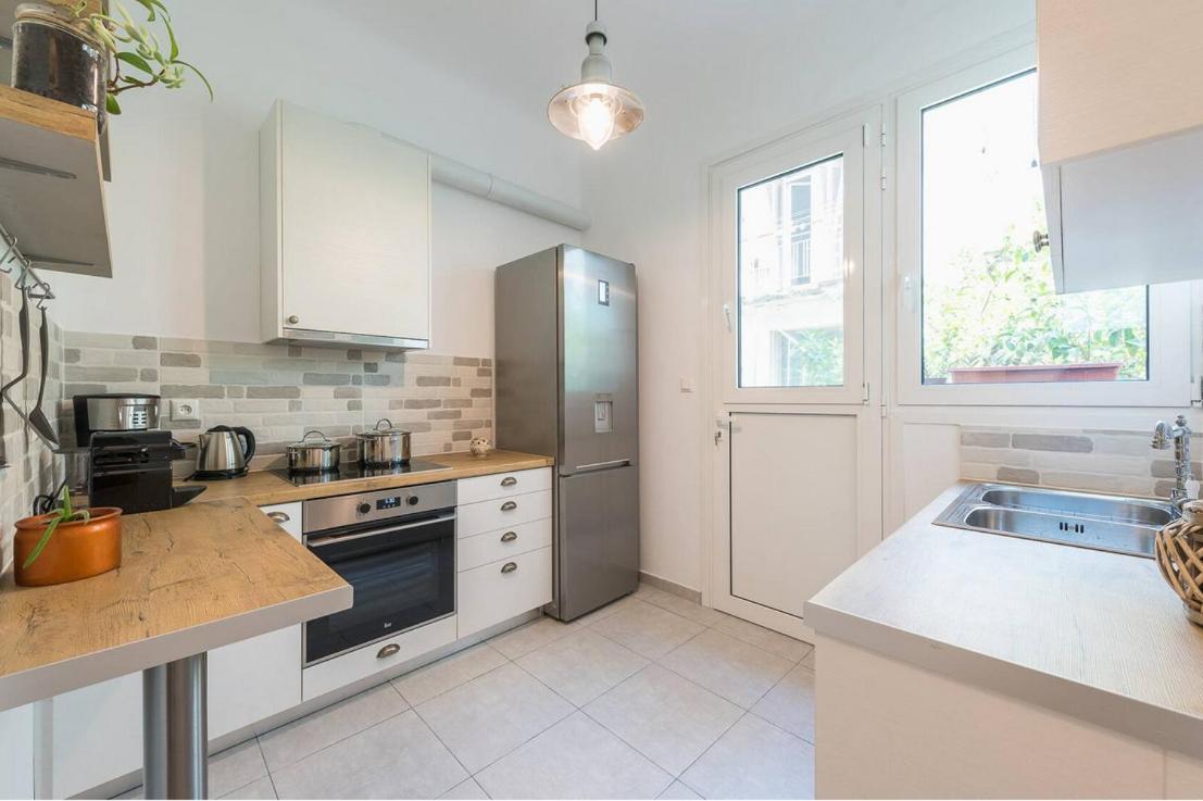 Appartamento Casa Pamisou near Attiki metro station Atene Esterno foto