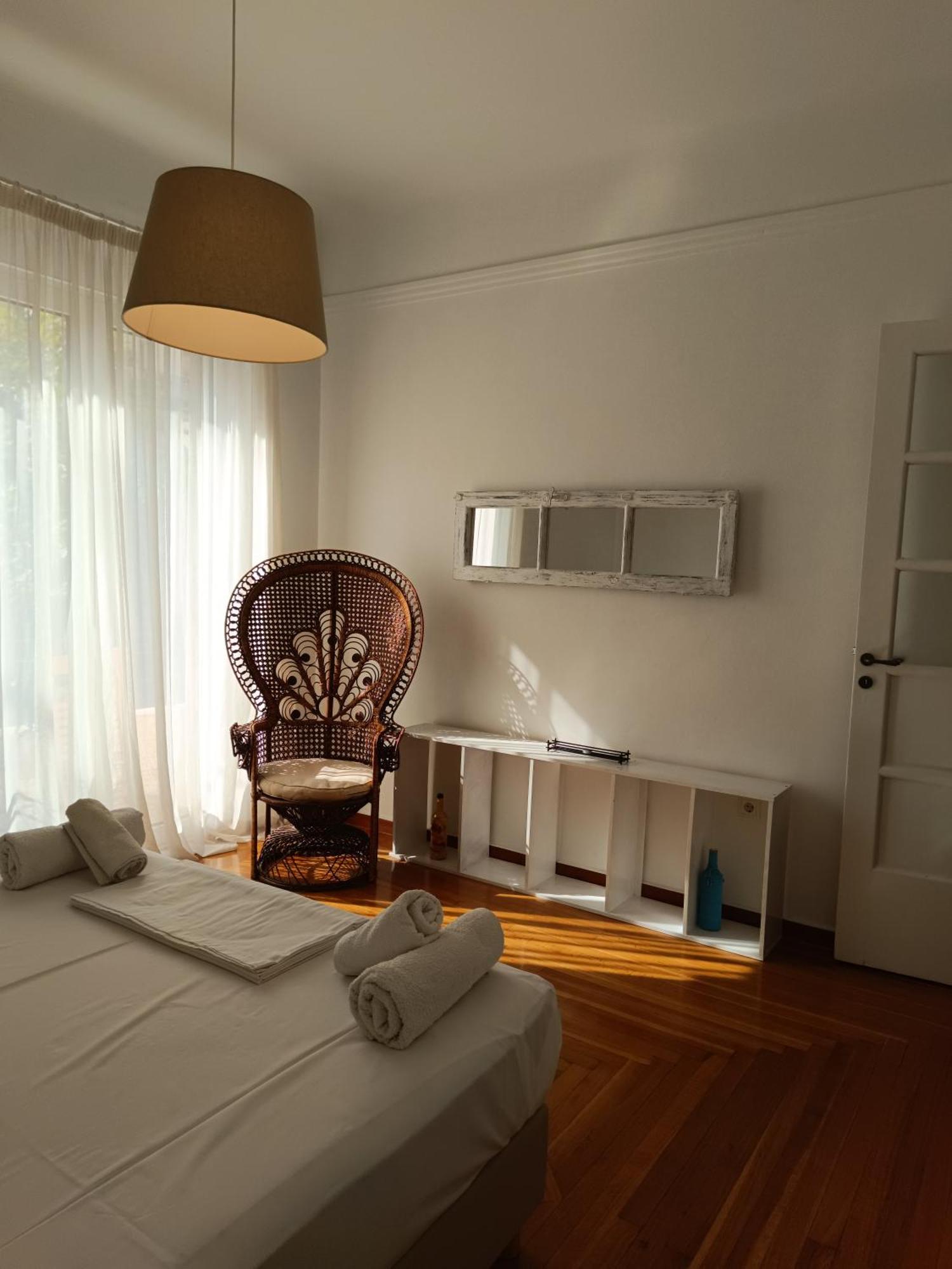 Appartamento Casa Pamisou near Attiki metro station Atene Esterno foto